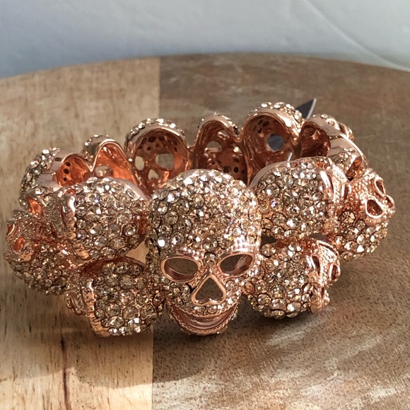 3 Pc Skull Halloween Jewelry Lot 2 Necklaces 1 Bracelet Some Imperfections - Picture 2 of 11